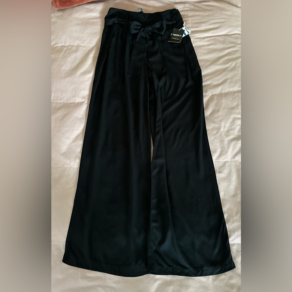 Forever21 black belt wide leg pants xs